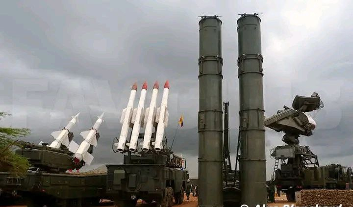 美国空袭委内瑞拉风险增高，委内瑞拉有能力与之一战？有消息显示：特朗普有可能对委内