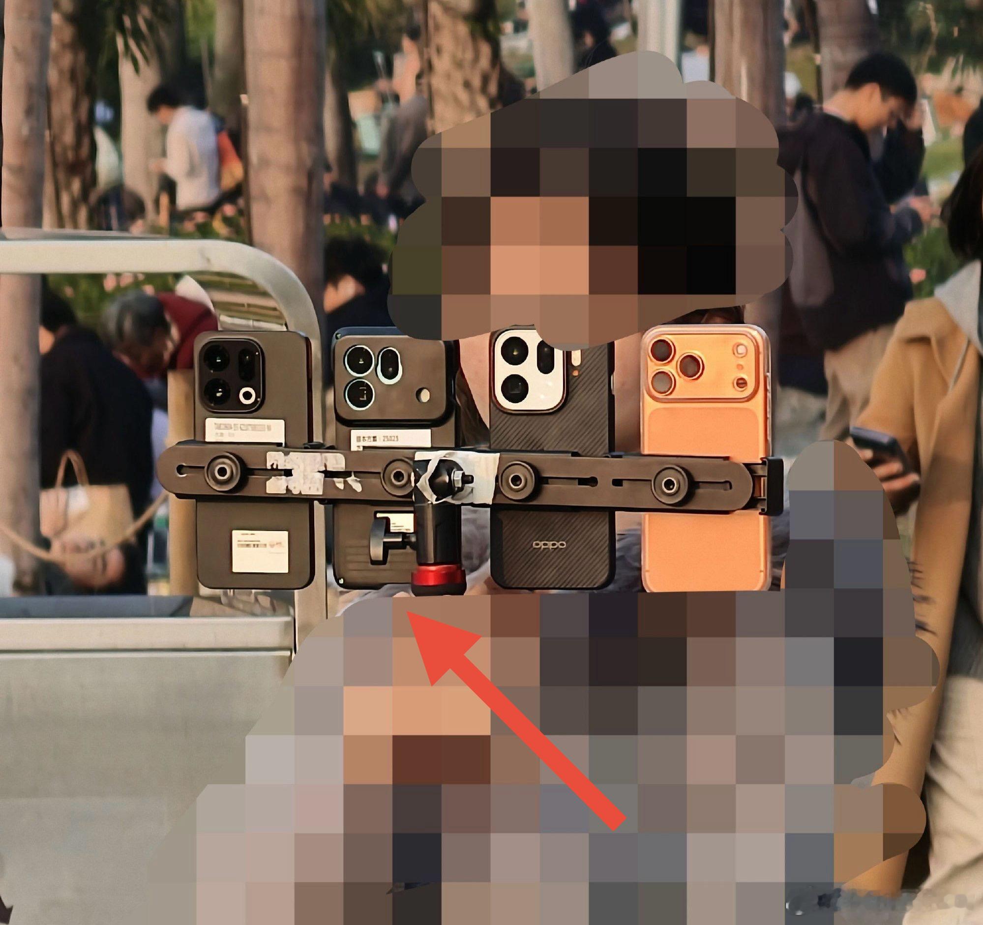 【OPPO Find X9s带壳谍照曝光】别看带了保密壳，但大概样式应该能看出来