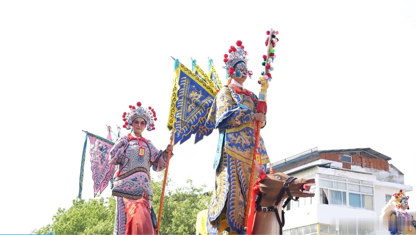 湖北随县炎帝庙会嗨翻了【随县炎帝大集夜市烟火气拉满】白日巡游燃动全城，夜色市集烟