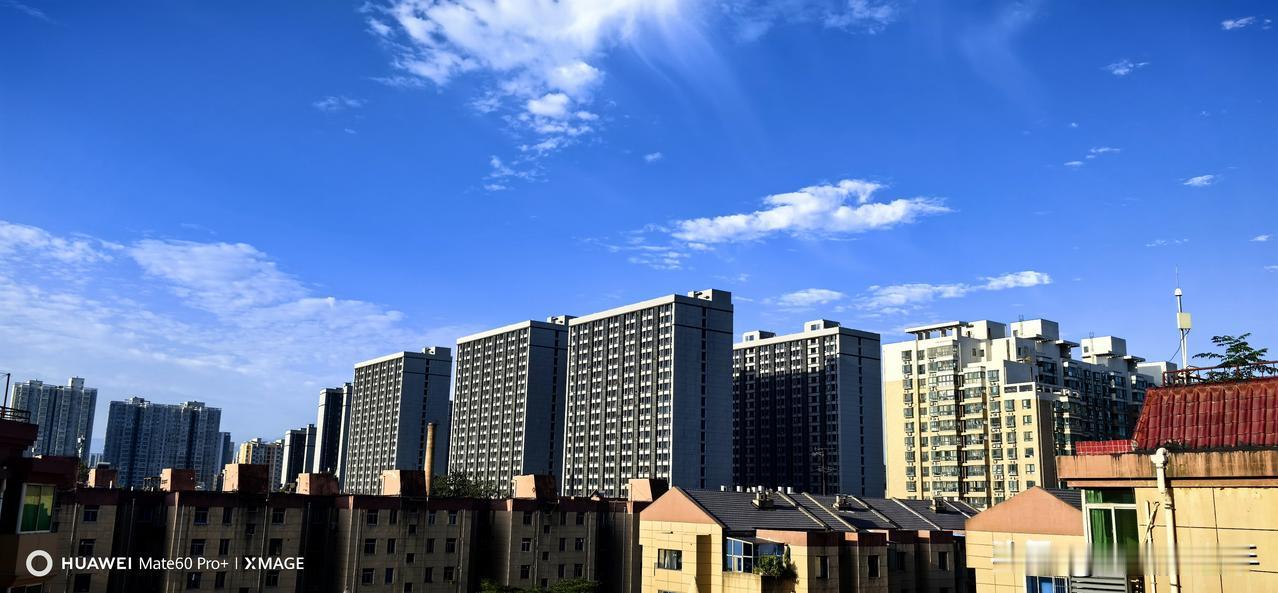 北山门的回迁房盖的也这么有气势，很快村民们就要搬回来了。。