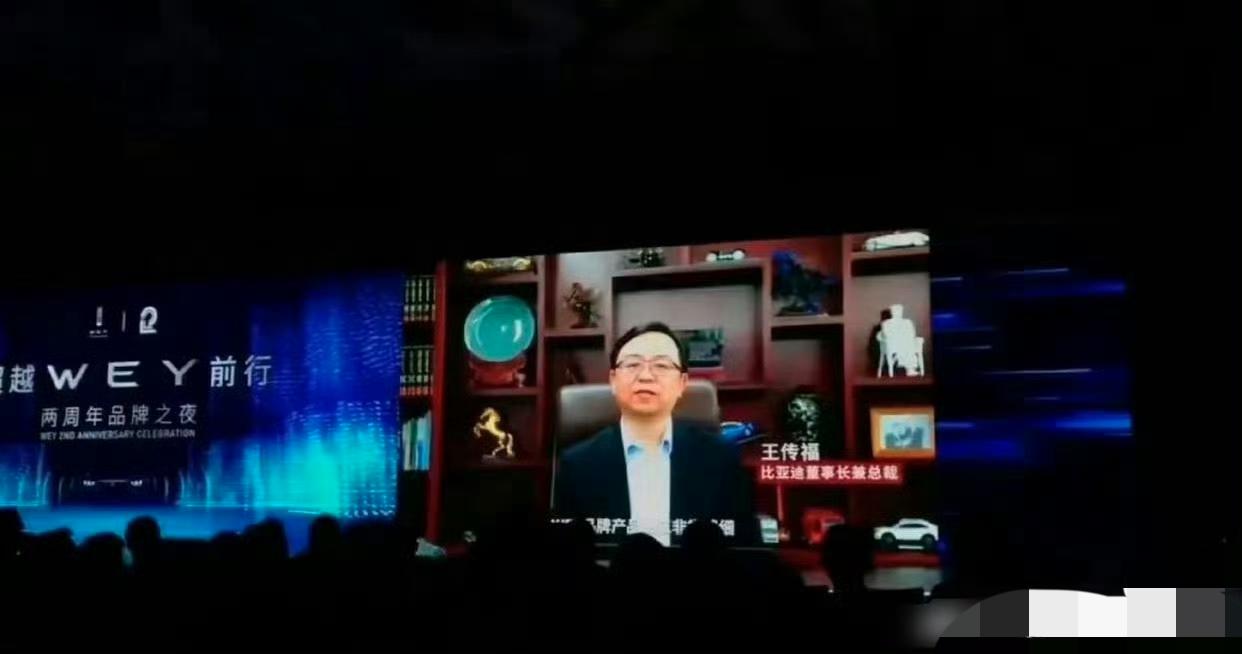 看见没有，成功的大佬们都有一个统一的偶像，那就是伟人，不信你看：王传福，陶碧华，