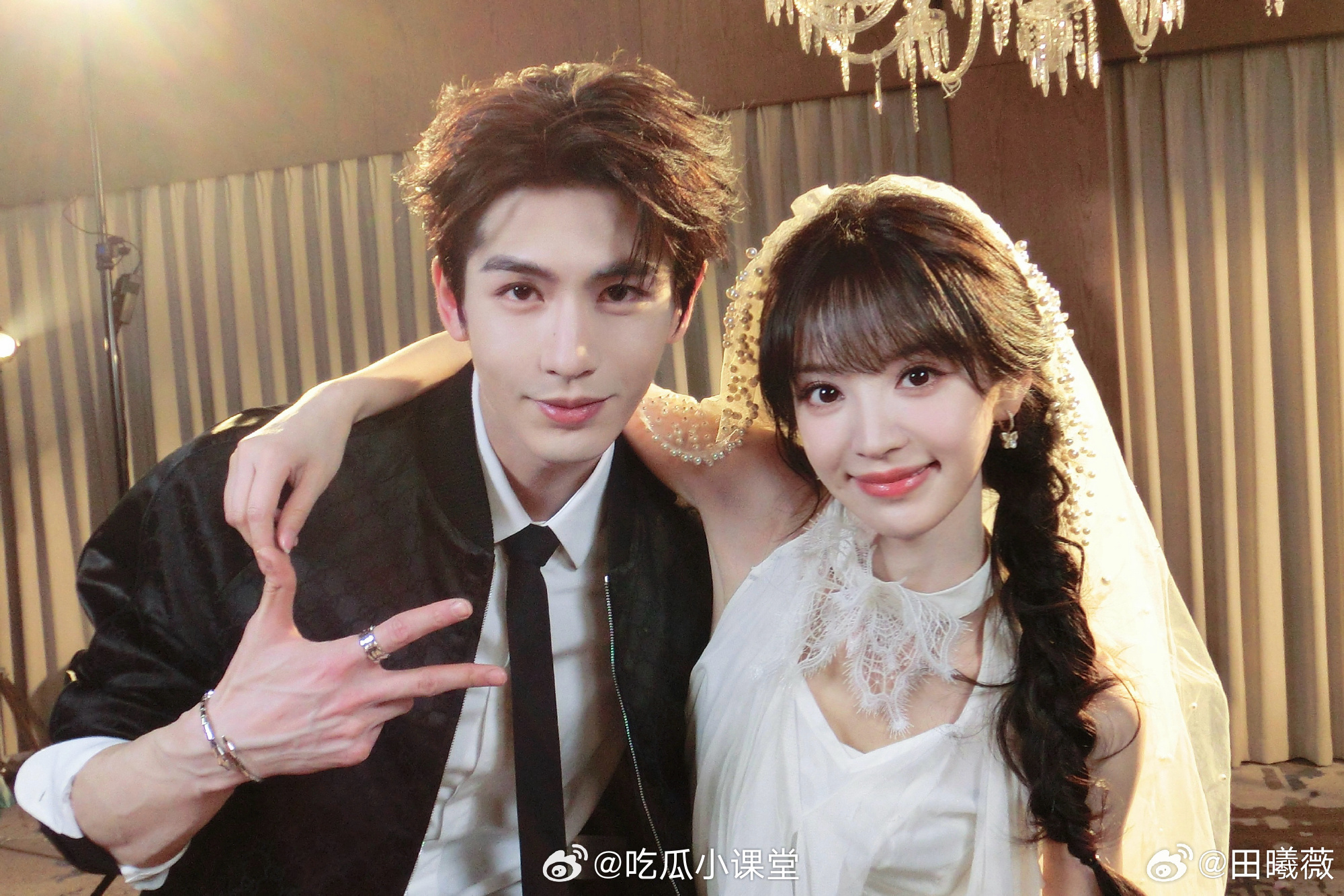 张凌赫看了好几次田曦薇的手张凌赫你看啥呢看这么认真 田曦薇手上有啥宝贝吗？不过说