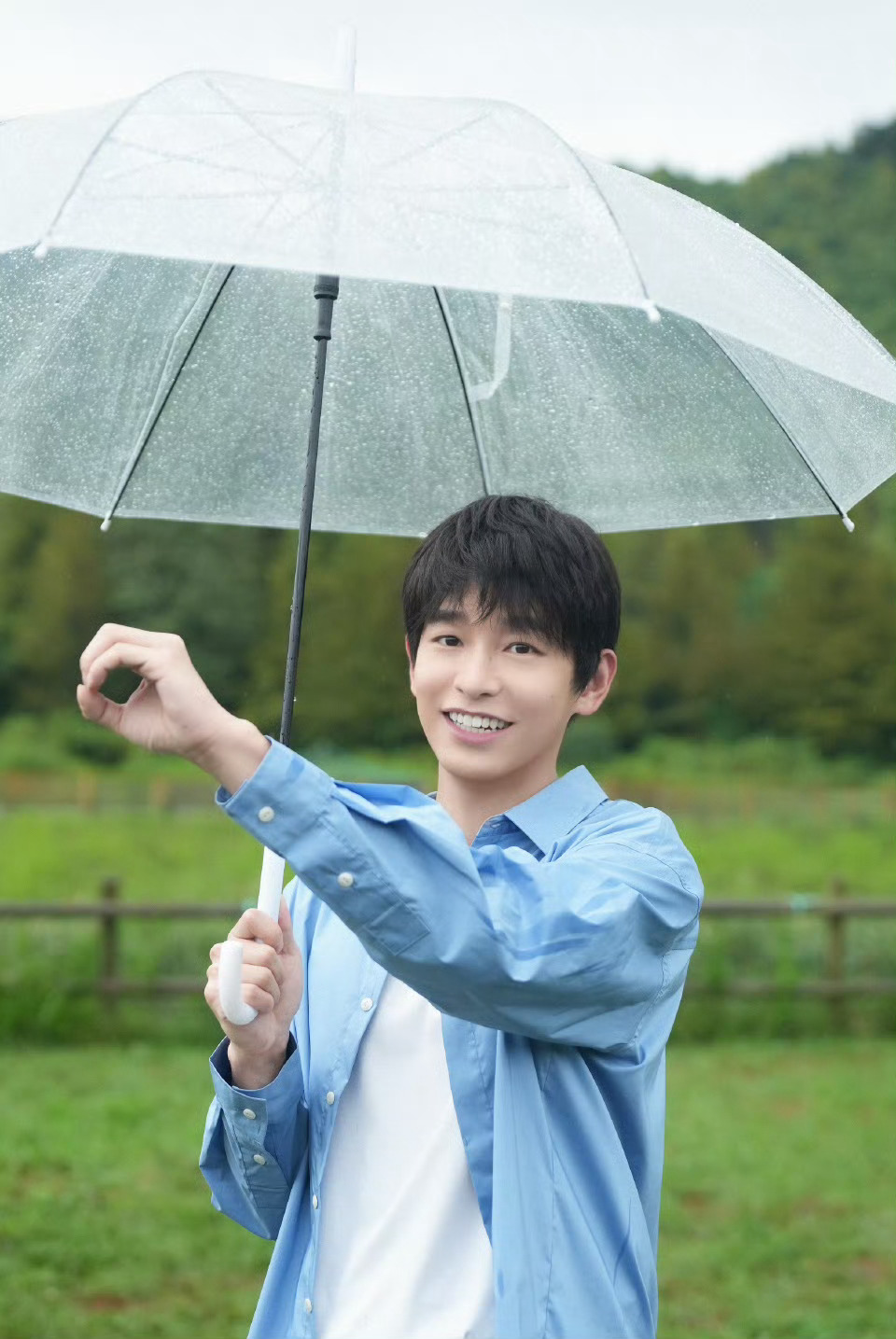 #彭昱畅给谁撑伞#哈哈哈哈哈哈哈哈张楚岚言出必行我们等着你的昆卡#彭昱畅的昆卡在