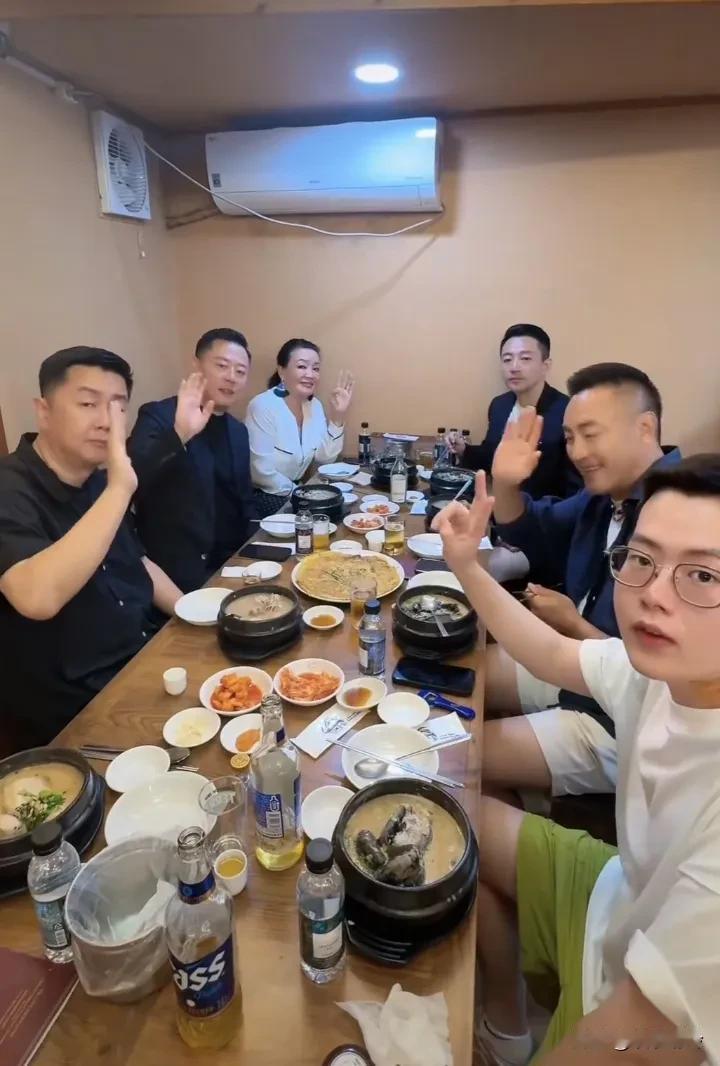 很多人说张兰是蹭了大S的热度才把酸辣粉卖那么好，那么请问具俊晔为什么蹭不了大S热