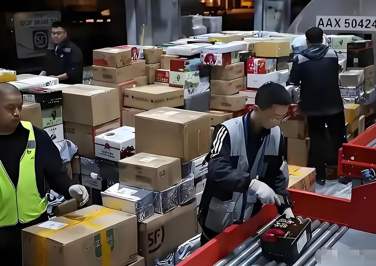 17岁少年靠“虚假退货”狂赚400万！买名牌、请朋友挥霍，最终换6年牢狱
 
1