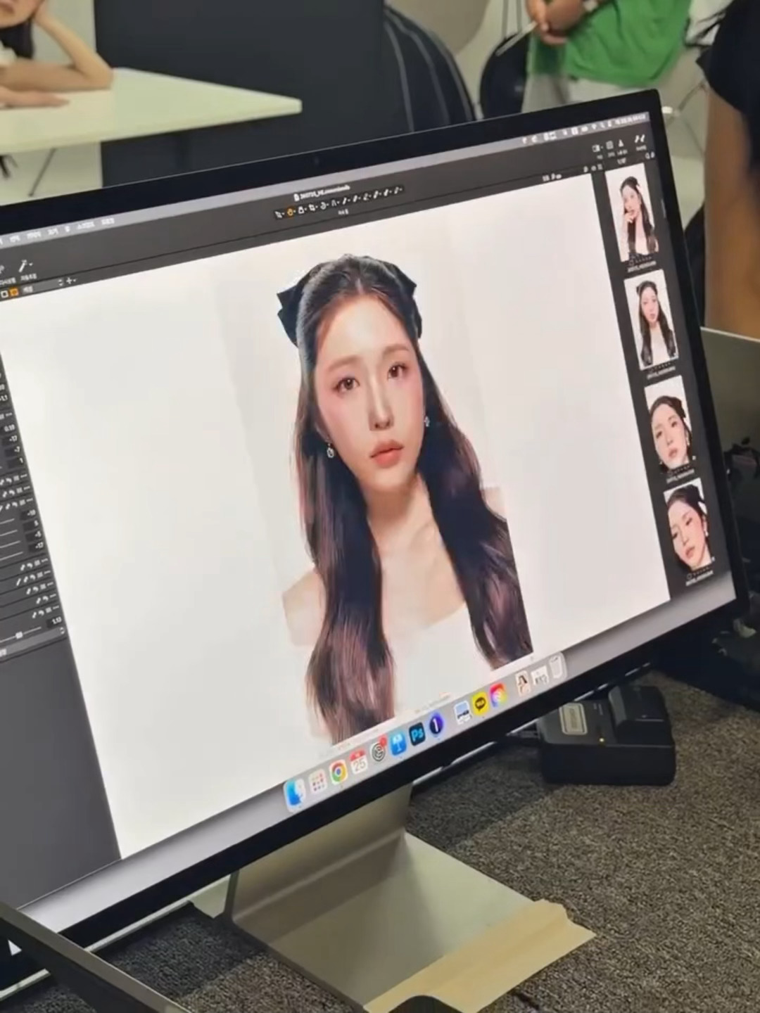 260814 海恩 ins更新“和金手老师们愉快的拍摄 🐰💛” 