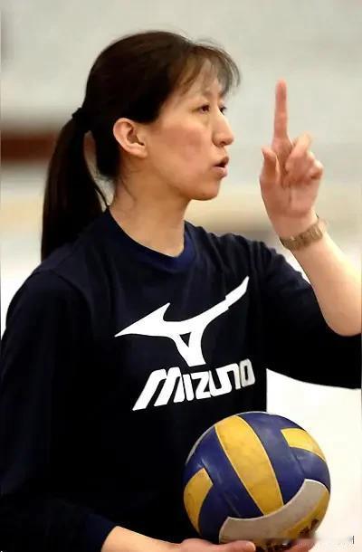 中国女排世联赛首场比赛0:3输给弱旅捷克女排。
   日本队现在排名第五位。
 