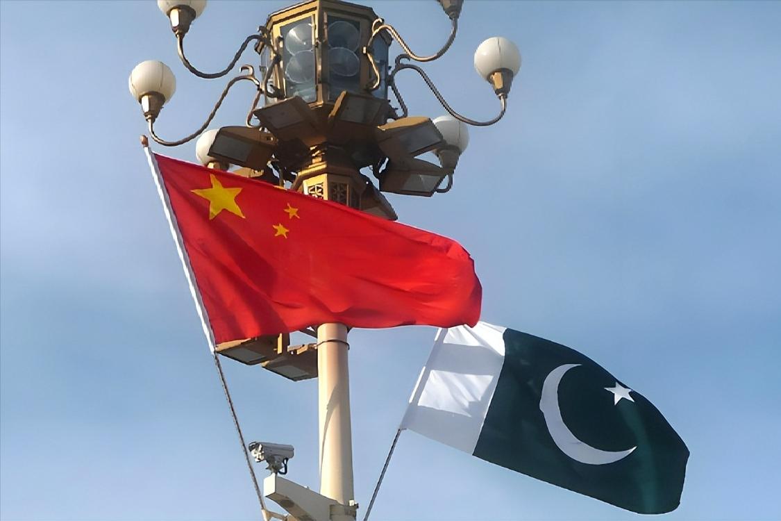 巴铁总统秘访3天藏不住了！网友：老铁太实在！

别人访华摆排场、搞仪式，他倒好，