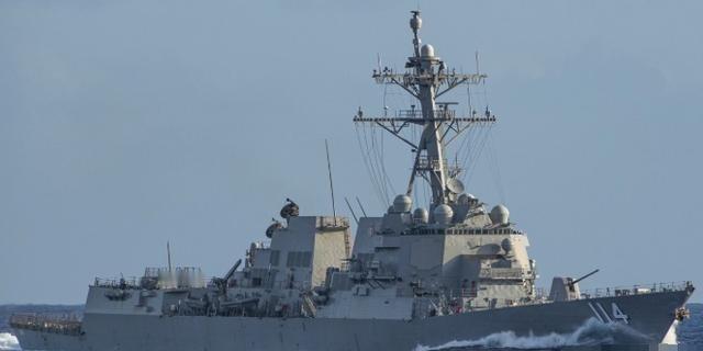 美国驱逐舰想跑，结果没有跑成，趁着 伊朗 和美国谈判期间，一艘美国驱逐舰，从 阿