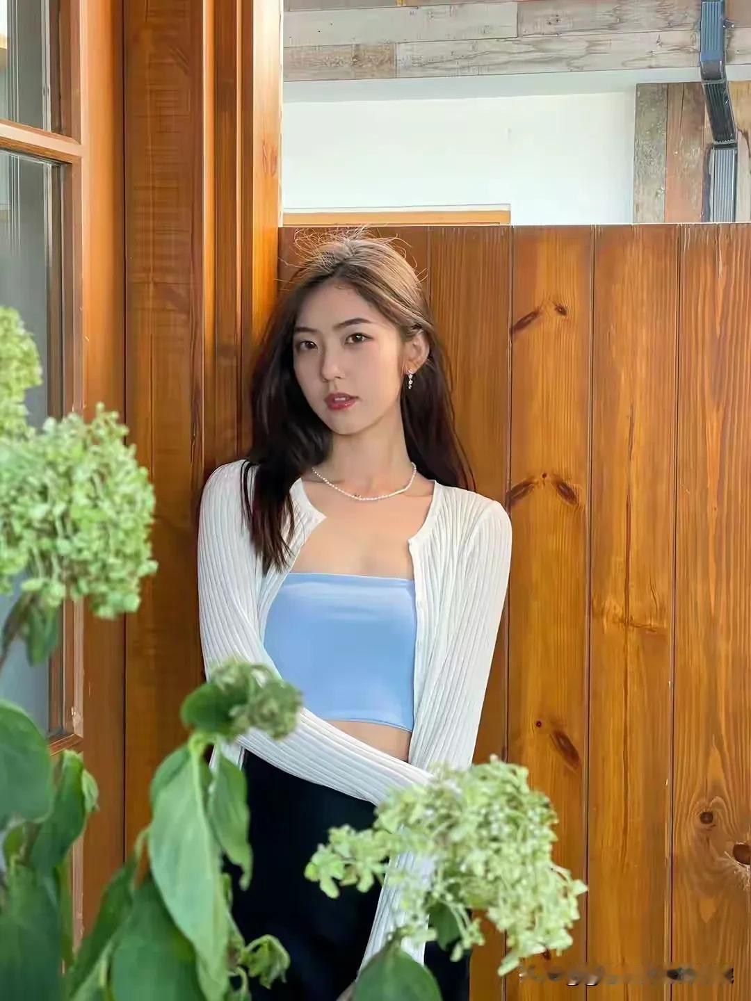 重庆大学icon校花王韵涵icon，！清新甜妹秒变清冷御姐，颜值身材都能打！