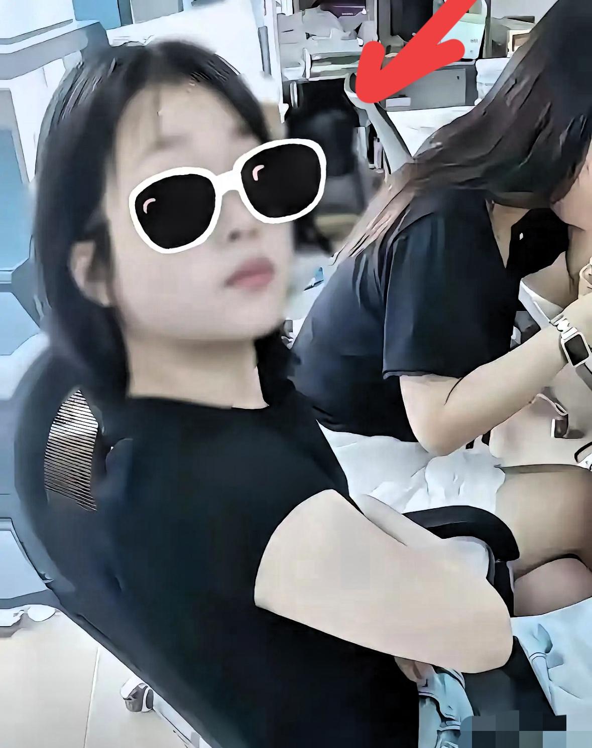 杭州那个白嫖外卖的姑娘，此刻怕是恨透了她老板。本该赔付八十元、致歉即可平息的微澜