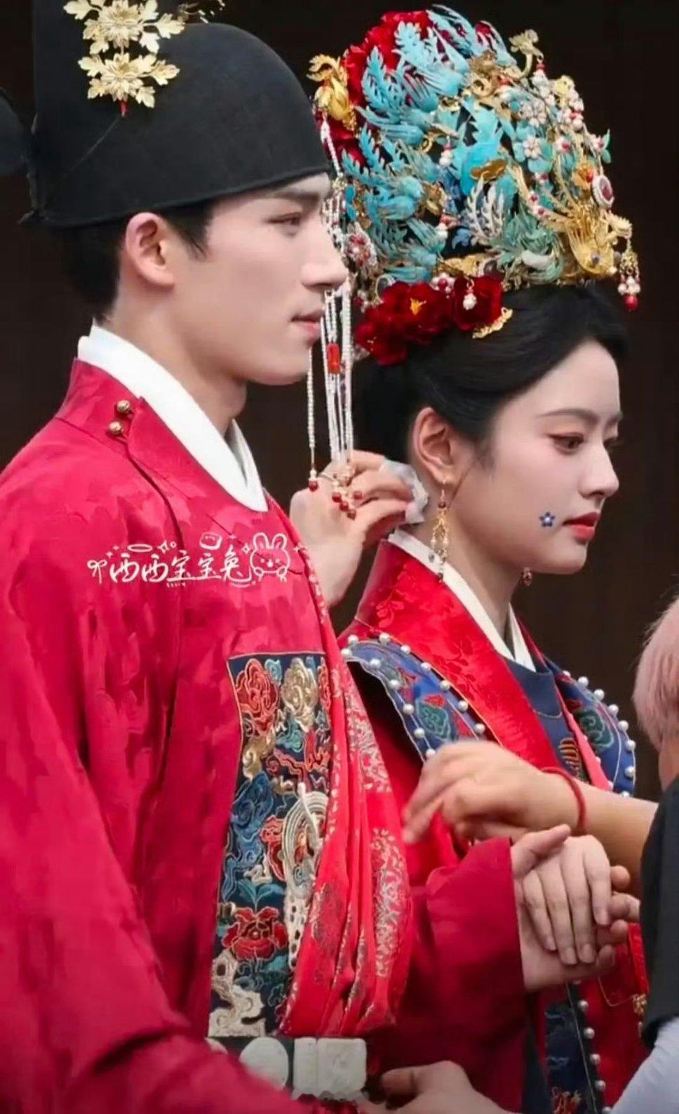 王星越☪️和丁禹兮🙊这两部剧妆造好像啊[思考] ​​​