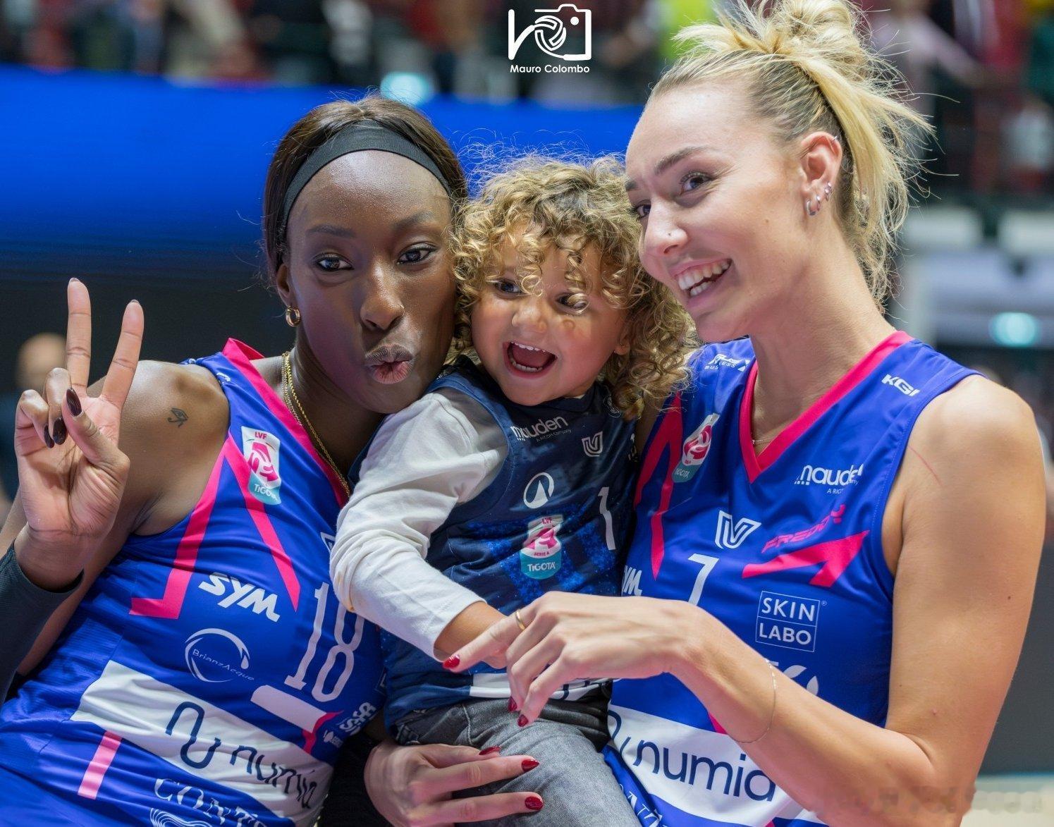 🎙️ 埃琳娜·皮特里尼谈到她在重返赛场过程中从宝拉·埃格努那里获得的帮助：宝拉