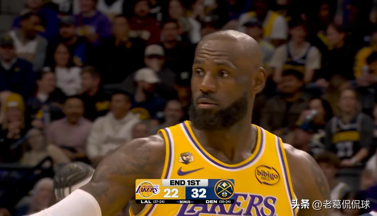 湖人传奇名宿魔术师约翰逊真是太懂人情世故了！在今天湖人主场迎战掘金的比赛中，詹姆