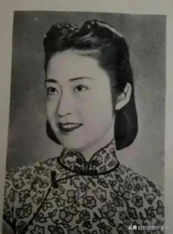 1926年，北京饭店，22岁的唐怡莹趁丈夫不在，与25岁的张学良发生了关系。几天