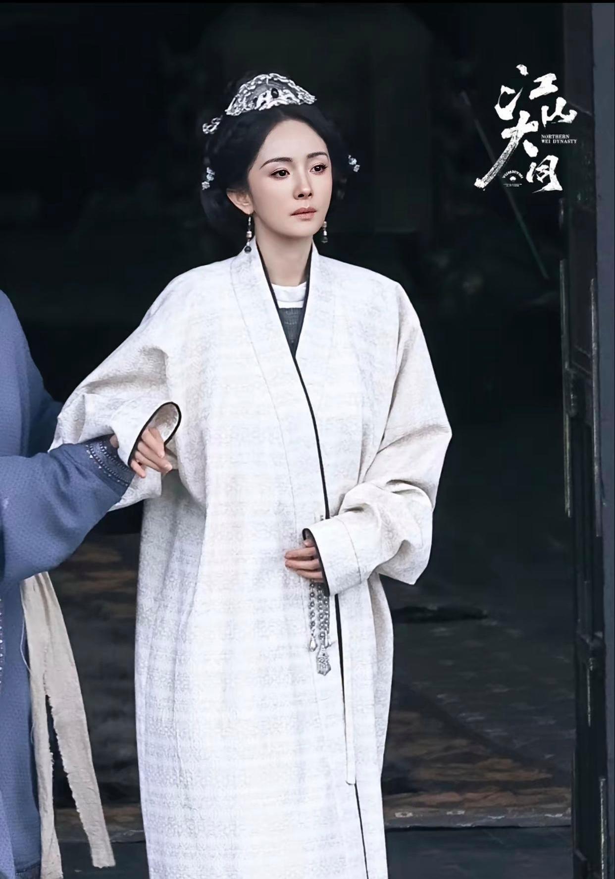 别人演破碎感是哭，杨幂演破碎感是你隔着屏幕都觉得疼 