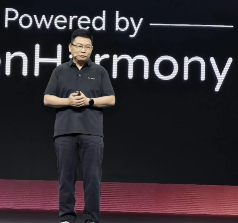 余承东前脚发布盘古大模型说要走向世界第一。后脚美国政府直接动手了，暂停所有"外国