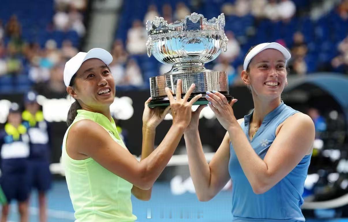 张帅感谢郑洁张帅夺冠后特意致谢到场的郑洁，坦言20年前郑洁拿下中国首个大满贯女双