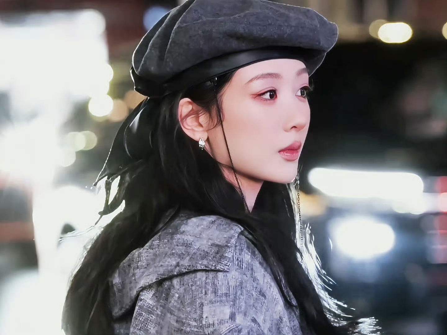 杨紫 💕杨紫董竹君 💕宝曼兰朵全球品牌代言人杨紫 如果你们能听到她哽咽，麻烦