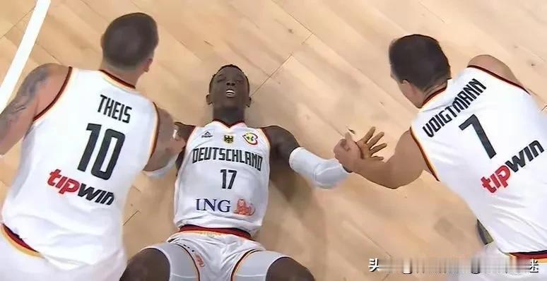 这小黑子在NBA不起眼，在世界赛场就是杀神呀。真不知道施罗德可以这样强！