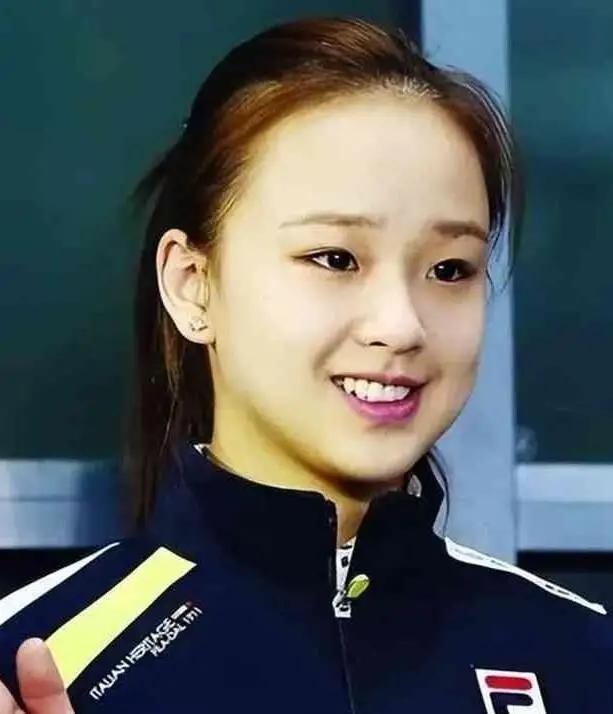 25岁的韩国“体操公主”许昭英，顶着父母的反对，执意嫁给了中国体操冠军黄力平，尽