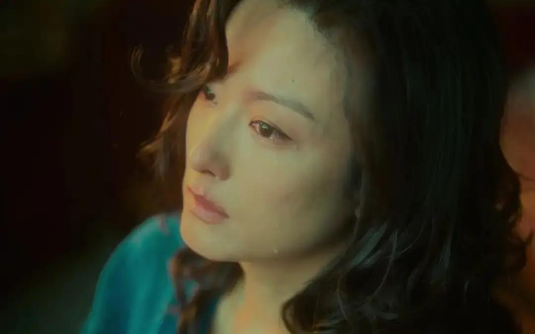 吴国豪藏得比影子还深。红月跟了他几年，愣以为徐鹏才是老大，结果徐鹏只是被掐着脖子