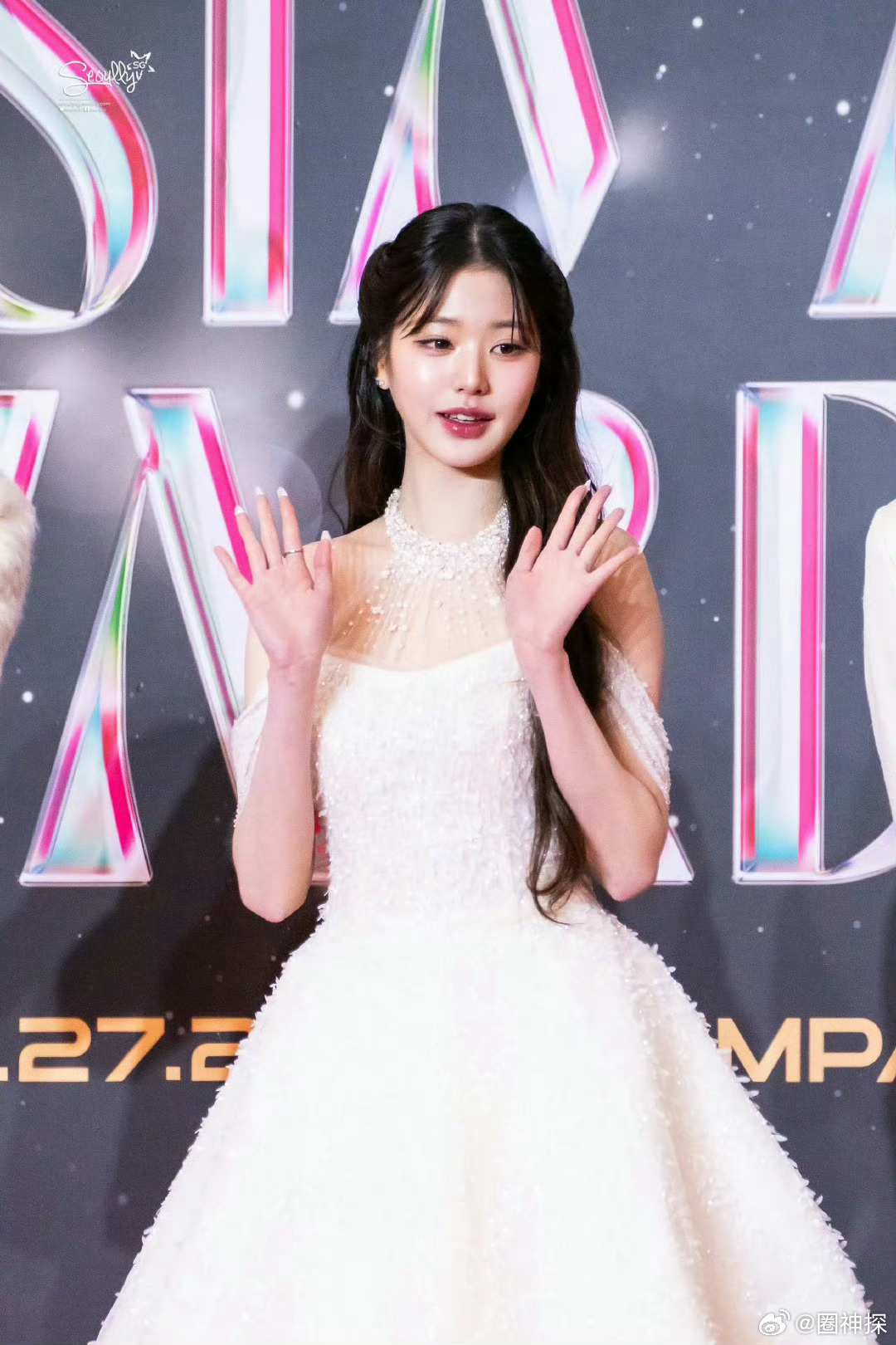 张元英AAA红毯状态  元英姐就是随随便便美倒一片啊[哇][哇] 