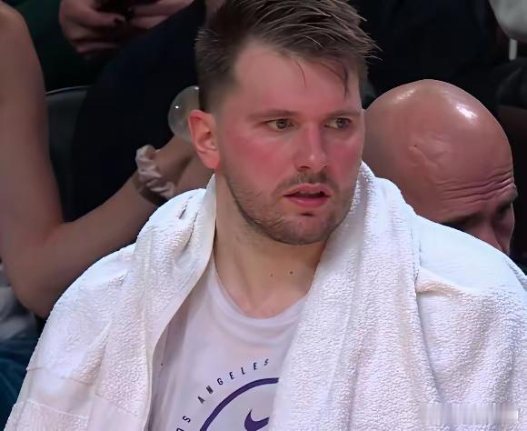 湖人爆冷不敌火箭，一场丑陋的比赛揭露了三个输球的罪人。1.东契奇，全场比赛完全没