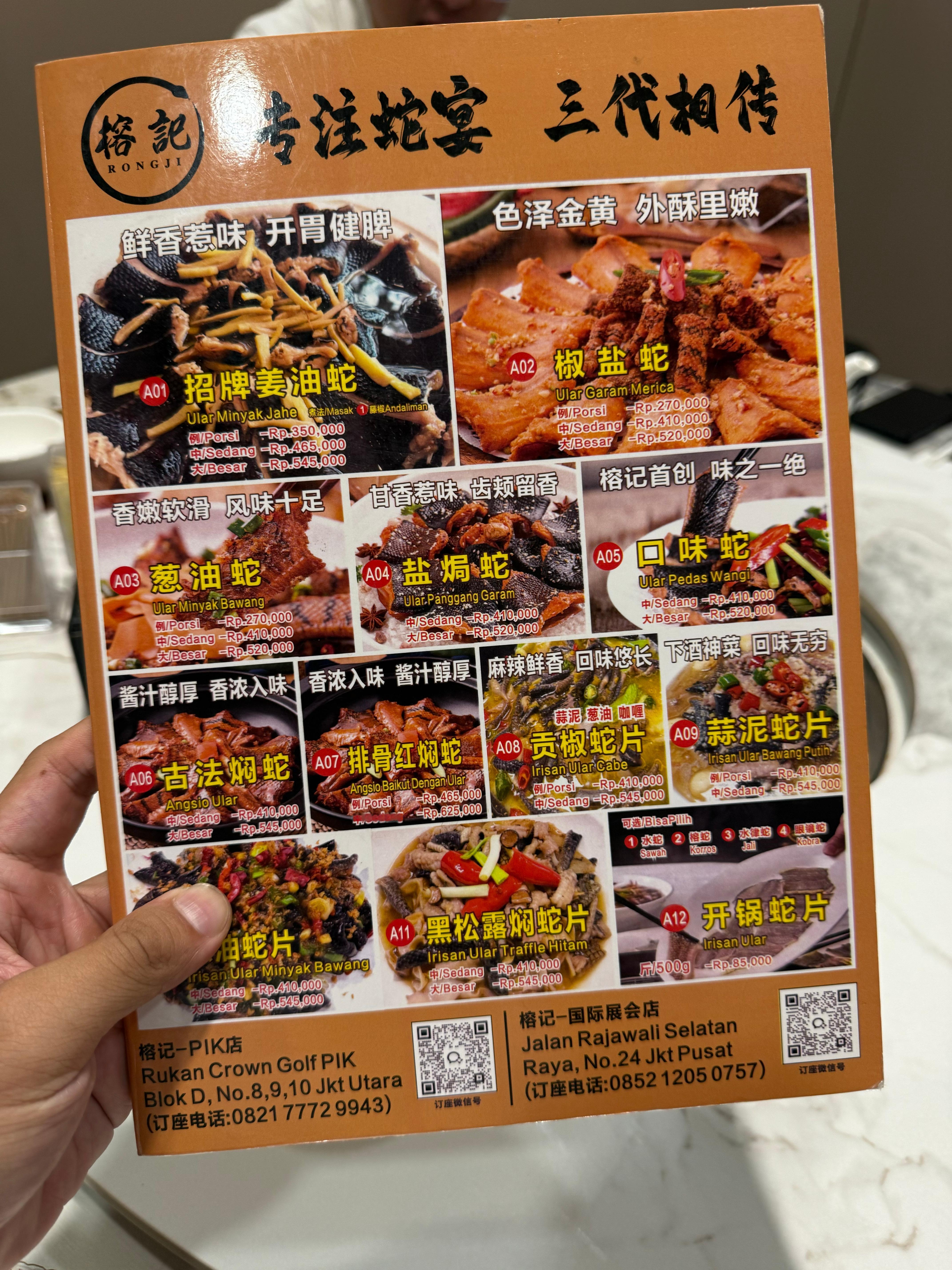蛮荒谬的，出个国感觉把国内各地的菜吃了一遍🥴  ​​​