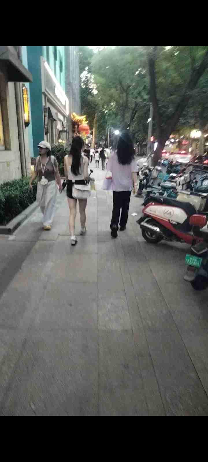 我的今日状态：😁轻松愉快
我这里的天气：☀️晴天