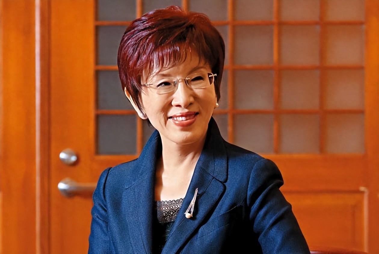洪秀柱：我快80了我等不及了！
美国舰艇在西太平洋不断的加码，台湾政客忙着“抗中