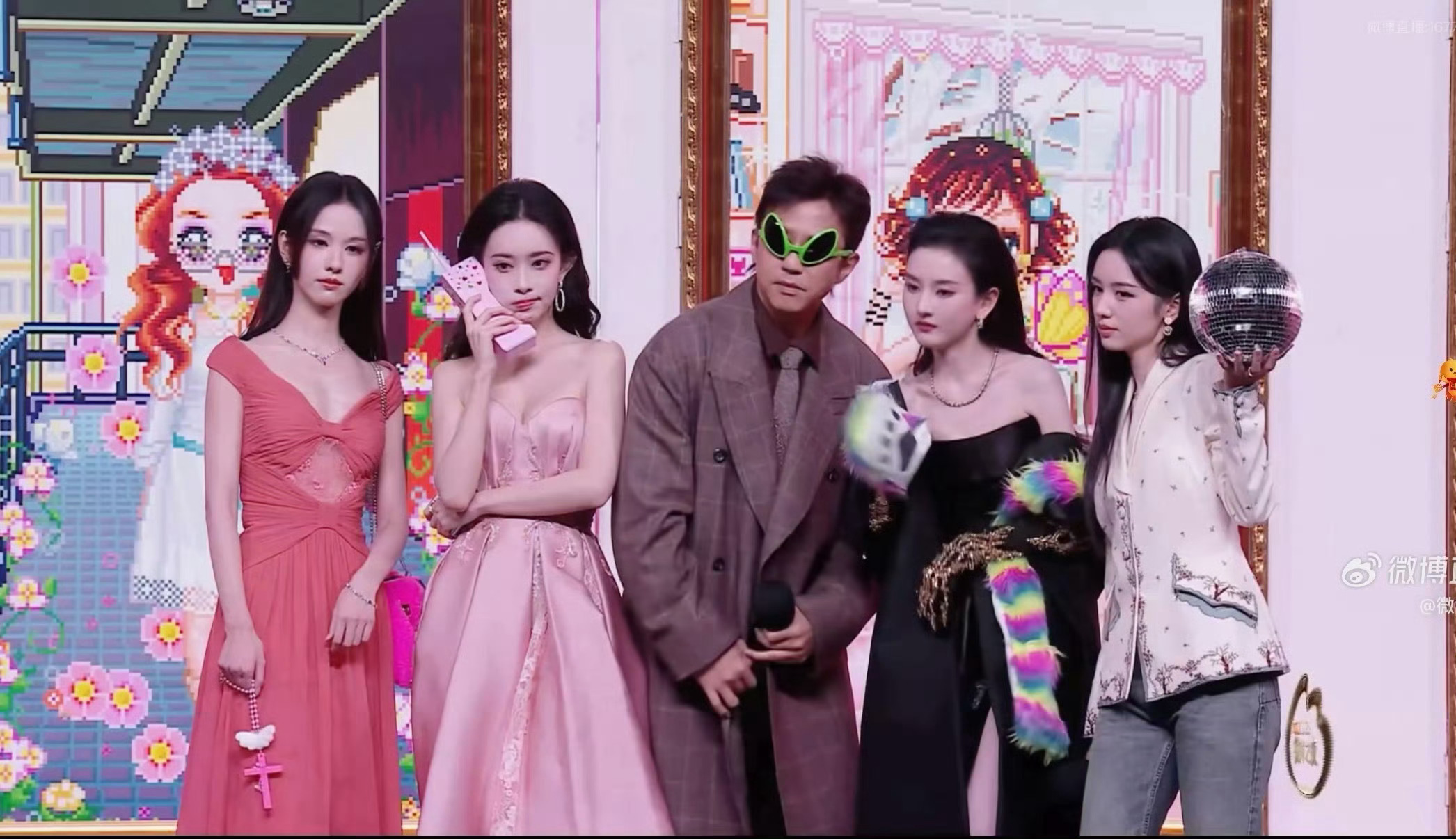 哪里有超哥哪里就有笑点邓超简直是行走的魔丸邓超拿宋祖儿的墨镜微博之夜内场