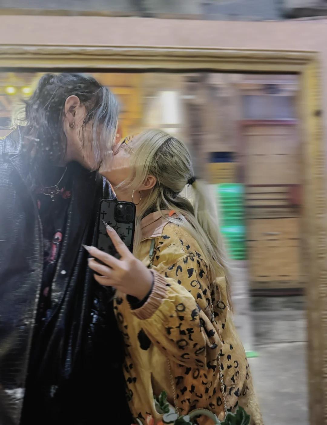 在文和友惨遭逮捕
@墨泷劳菲森
长发男生 情侣