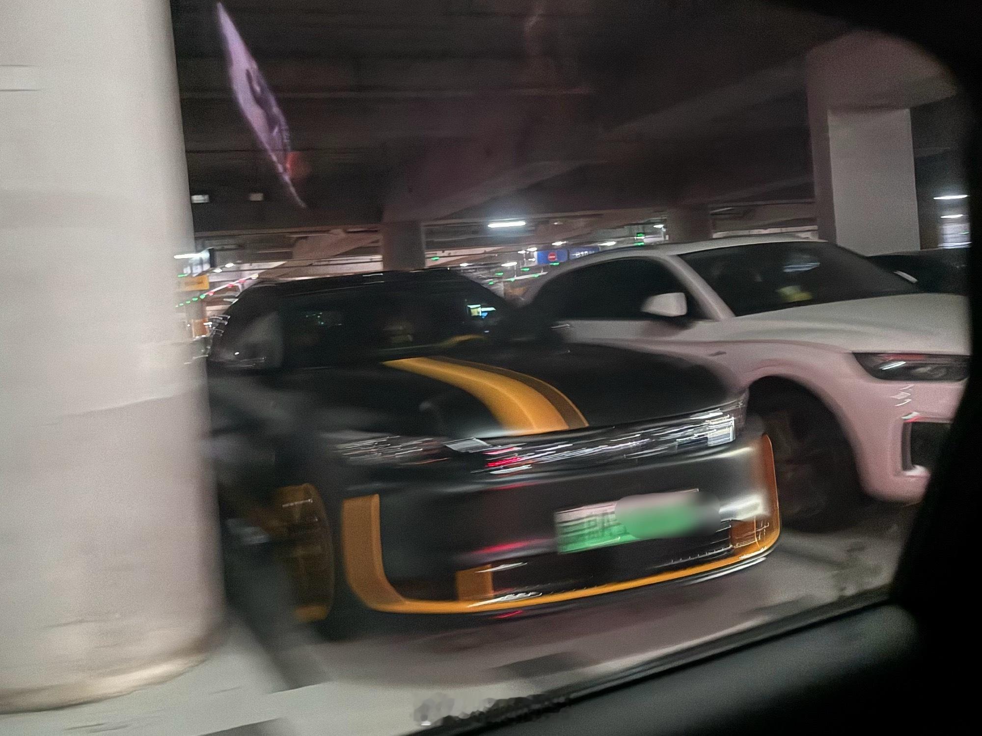 什么车都有人买 昨天出机场瞥见 