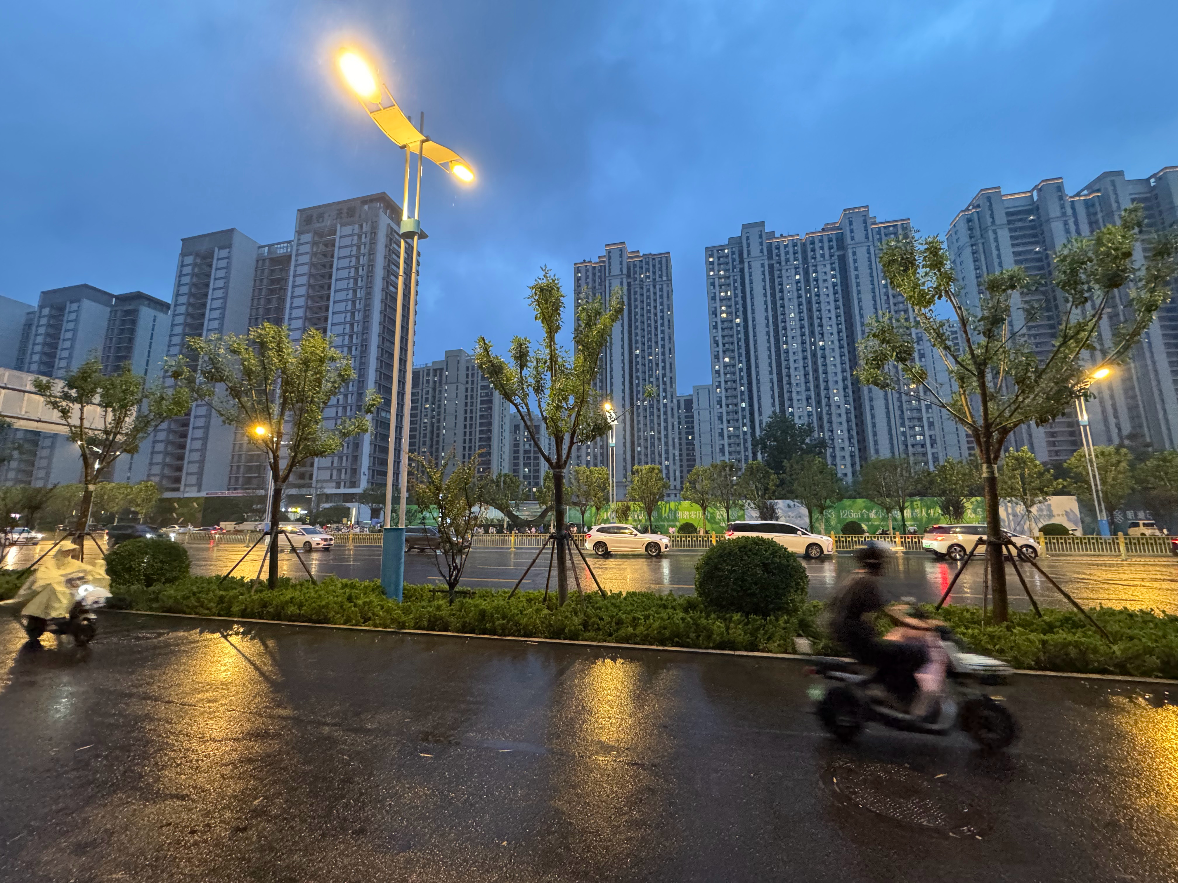 日全食sorry，山东下大雨，啥也看不见