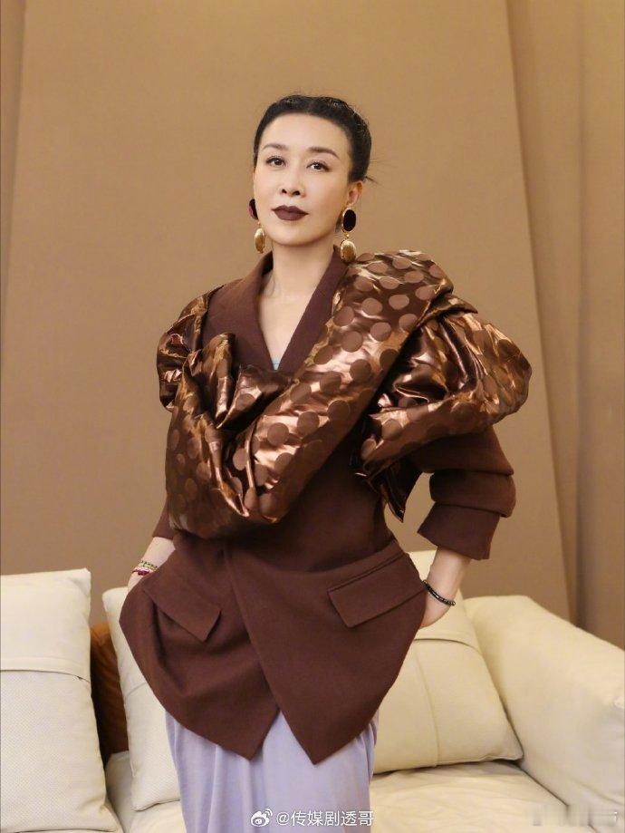 何炅那英歌手直播搭档主持歌手2026歌手直播默契感直接拉满，相信二人一定能撑起整