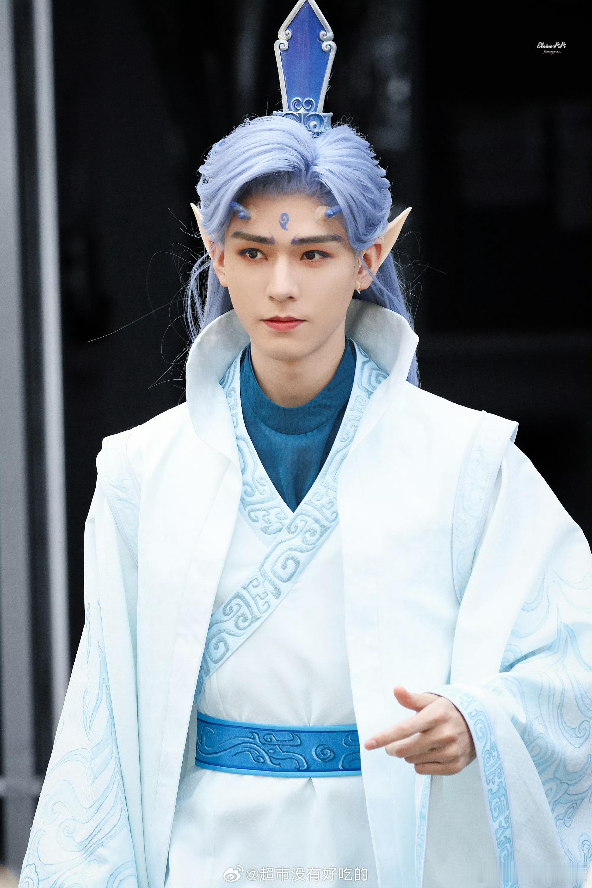 龚俊cos敖丙龚俊你好星期六上班饭拍，好帅 ​​​