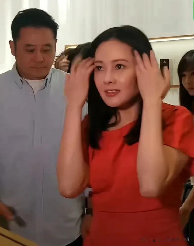 李丽珍，尽管岁数已经有些大，但每次一瞅，还是能轻易认出她来。哎，现在好多明星一隐