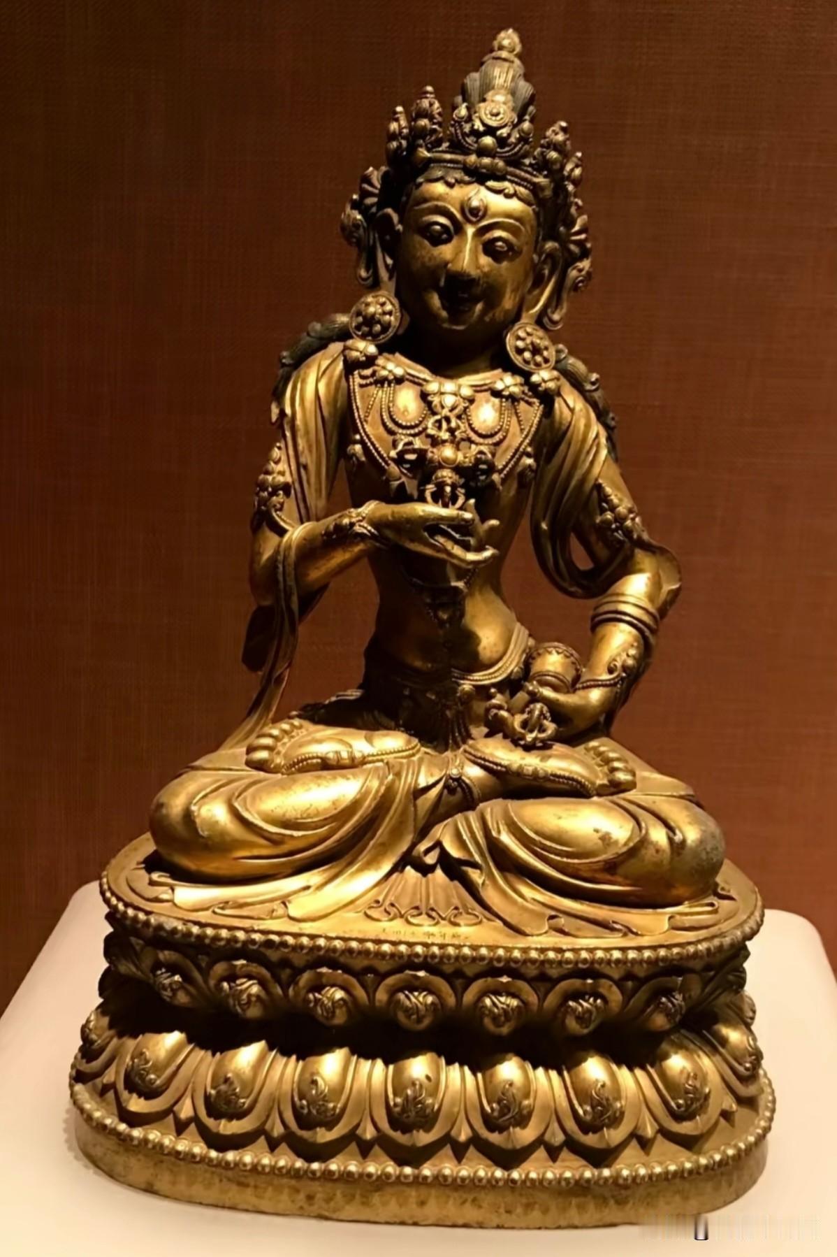 明代顶级宫廷造像有多惊艳？一尊鎏金佛，半部汉藏交融史
 
国博这件明永乐鎏金金刚
