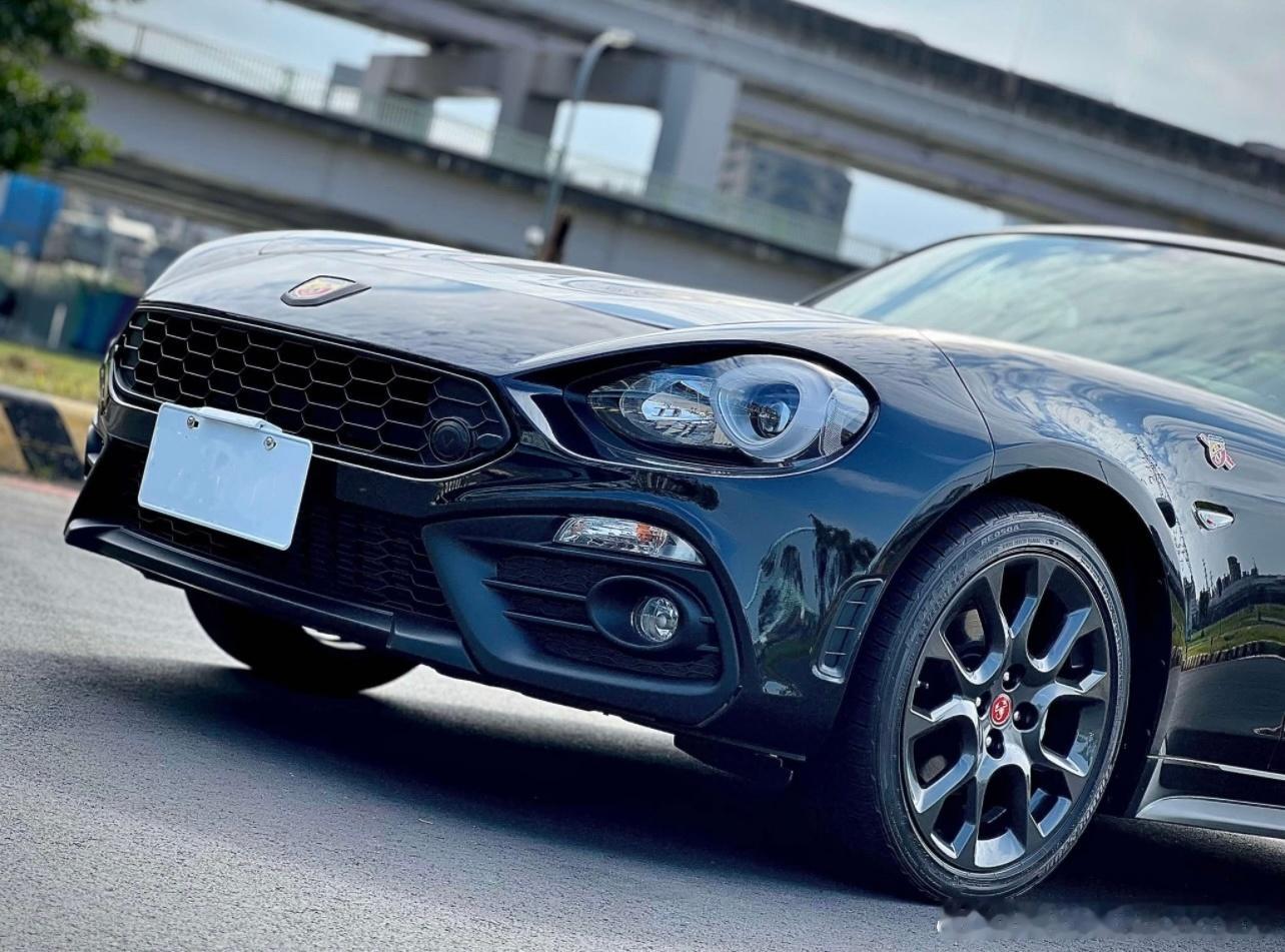 台湾老车 2017年Abarth 124 Spider MT 