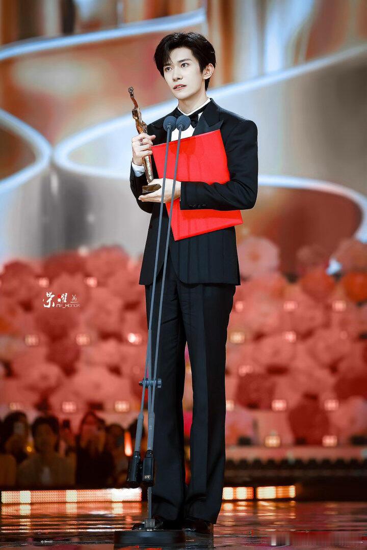 易烊千玺说梁家辉想看他的演唱会易烊千玺主演了12部电影 百花奖最佳男主归属易烊千