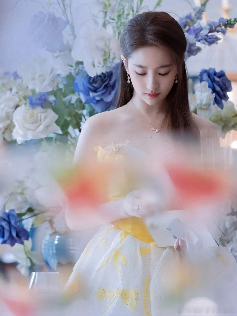 心动9女嘉宾撞衫黄亦玫黄亦玫同款也是出现在恋综了吴思颖在心动9节目中穿上黄亦玫同