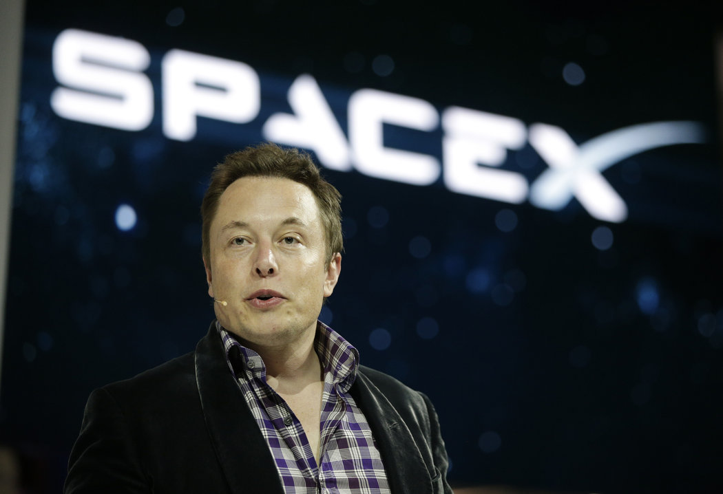 SpaceX创始人马斯克近日表示，该公司已将重心转向在月球上建设一座能够自我维持