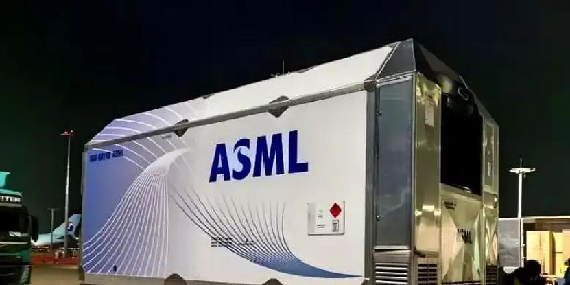 大家准备好花生瓜子矿泉水，安心吃瓜吧。全球光刻机巨头荷兰ASML宣布，已经与印度