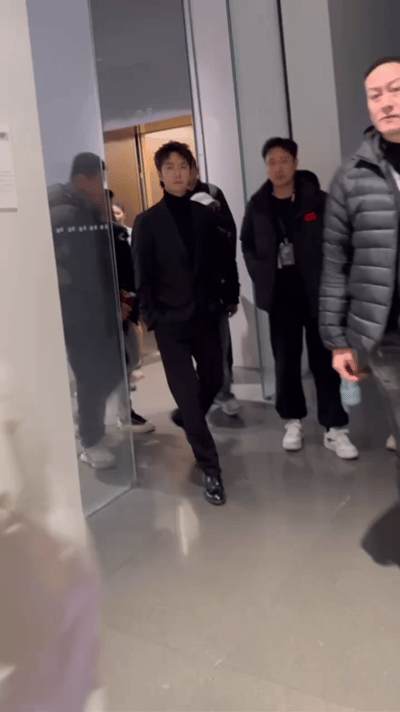 #王一博仿妆#还是喜欢看王一博真身[哈哈]，今晚王一博有Redmi直播，期待一个