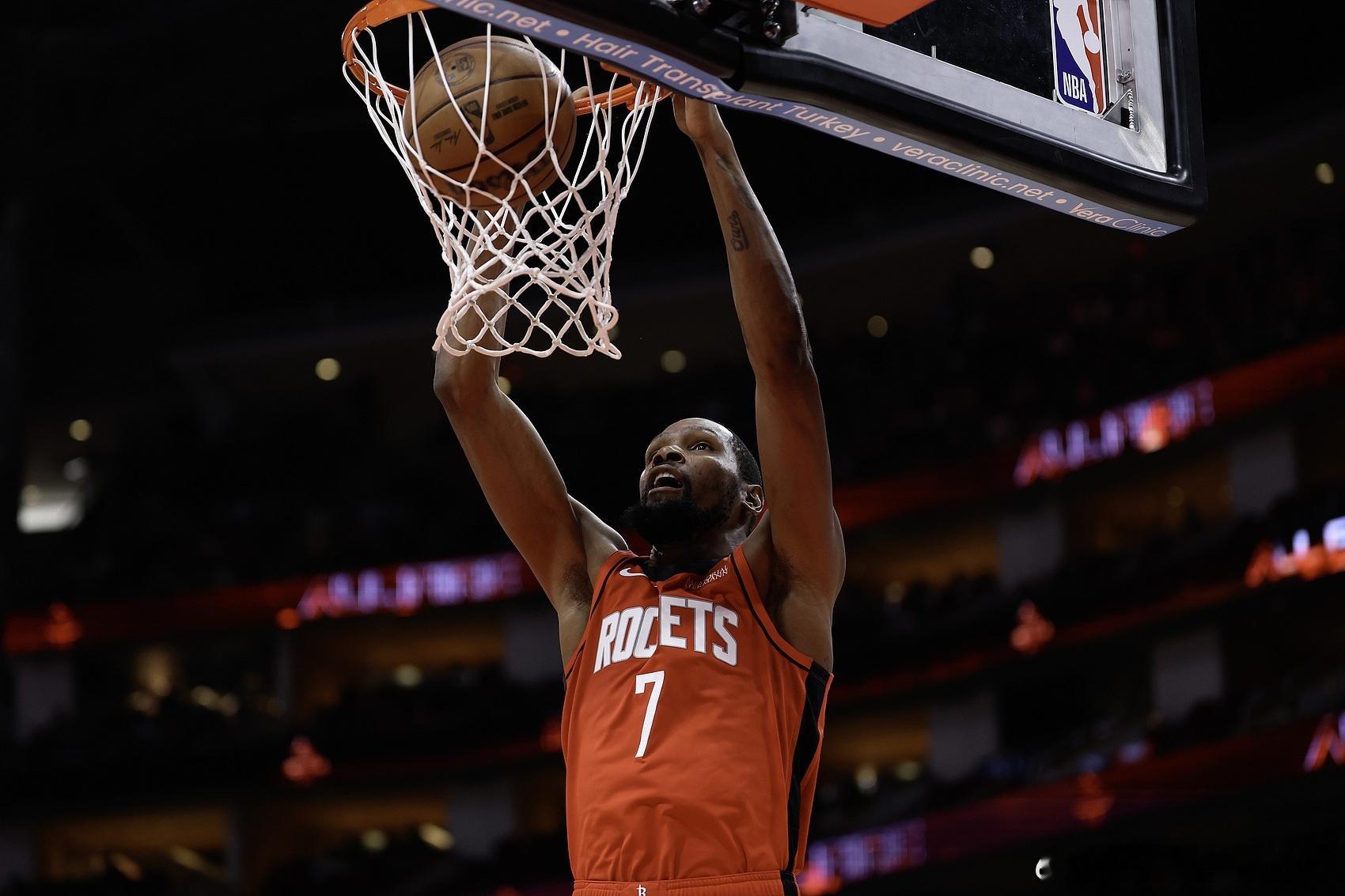 杜兰特生涯得分来到32000分 NBA常规赛，火箭客场113-108逆转魔术。此