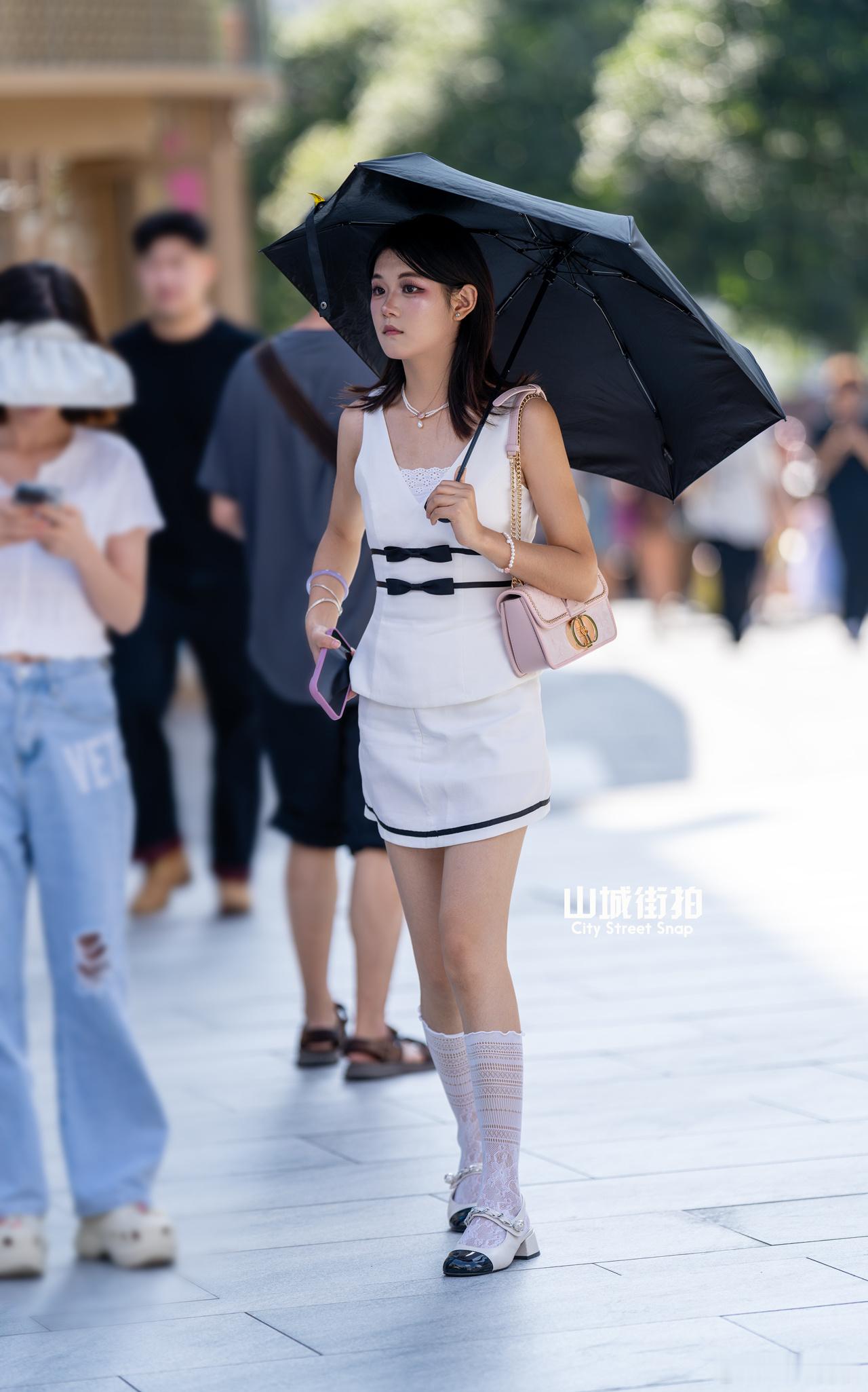 抓拍到回眸一刻~ ​​​