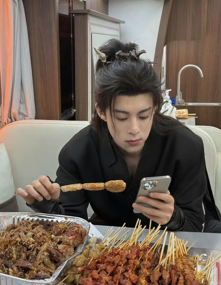 王鹤棣《咸鱼飞升》宋潜机剧组花絮，又帅又萌，期待播出！ ​​​