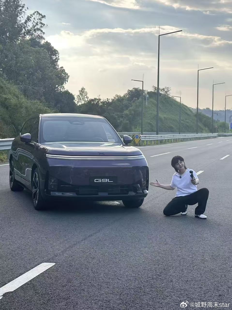 尹正竟然去参加了小鹏G9L的动态试驾活动，看视频里已经体验上了交叉轴，涉水，还有