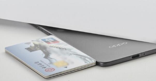 OPPO Find N5的折叠屏有多薄？我真以为是平板，结果比平板薄了不止一点点